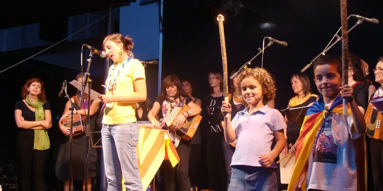 El Correllengua 2012 a la Seu omple la plaça de les Monges