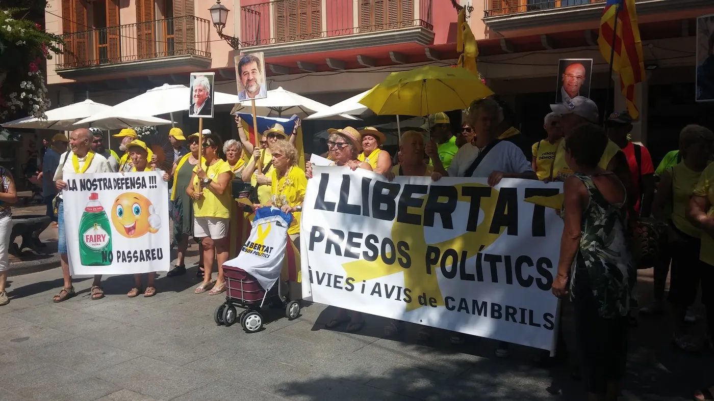 Els avis i àvies per la Llibertat de Cambrils, disconformes amb la manera de fer dels polítics independentistes