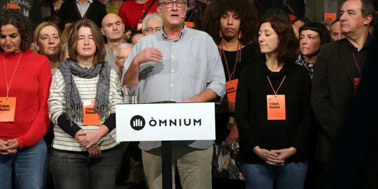 Òmnium marca distàncies amb l’extrema dreta des de Ripoll: “És l’antítesi de la nostra idea de país i la posa en risc”