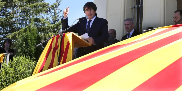 Puigdemont anima a "mantenir la flama" perquè Catalunya sigui "un poble lliure"