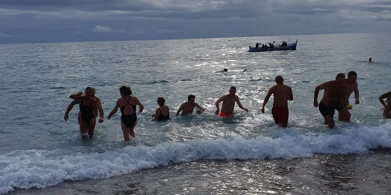 La Banyada de Cap d'Any a Pineda torna a ser un èxit de participants
