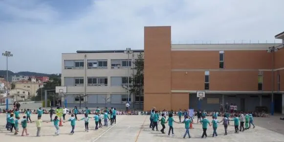 El consistori i el Departament d’ensenyament treballen per obrir una nova línia d’I3 a l’Escola Montbui