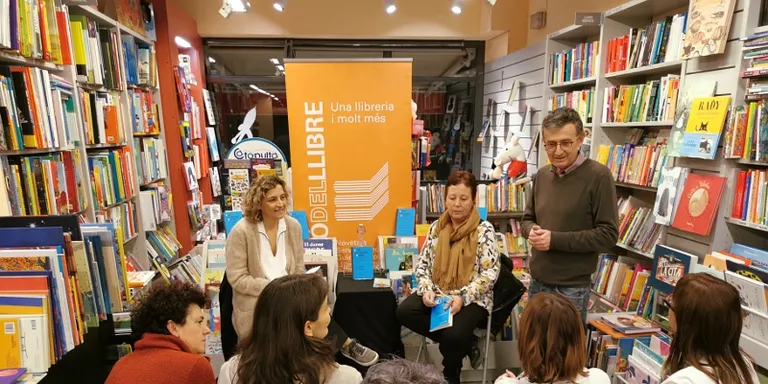 Gemma Vilanova presenta a Rubí ‘1 fill inesperat i un sofà’