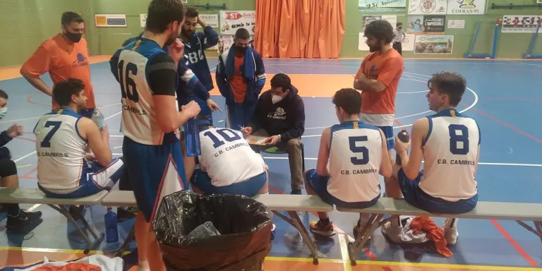 El CB Cambrils aconsegueix un triomf contundent davant el Reus Deportiu B