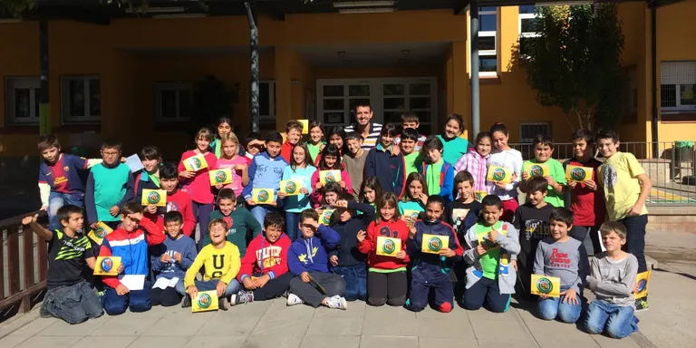 Xerrada del presentador de l'InfoK a l'Escola Pau Claris