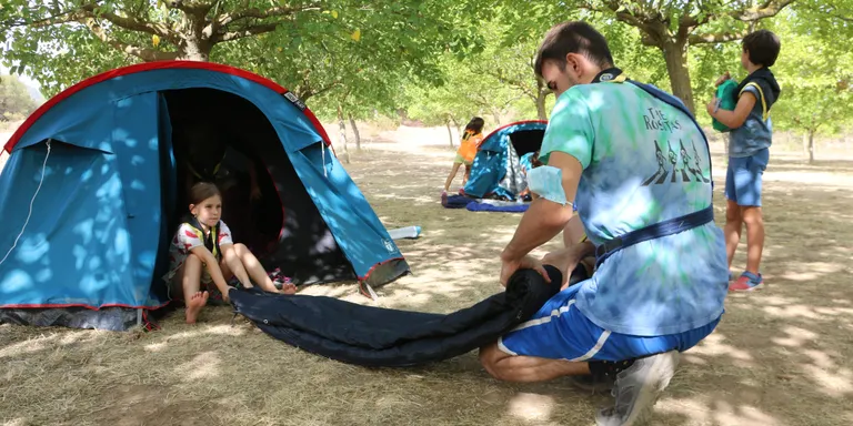 Resignació entre els nens per la fi de les acampades: "Estic una mica trist per marxar abans d'hora"