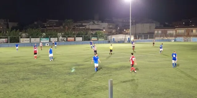La UE Valls ensopega per la mínima al camp del Morell