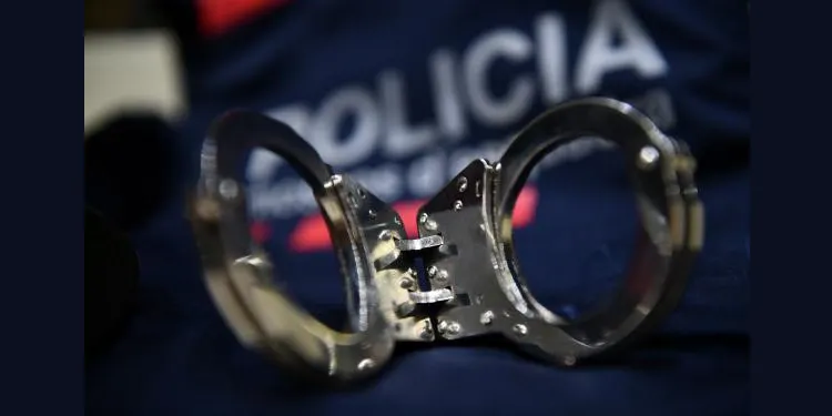 Almenys cinc detinguts en un operatiu al Camp de Tarragona contra una organització criminal dedicada a les estafes