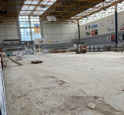 L’Ajuntament es planteja la viabilitat d’instal·lar unes files addicionals de públic al pavelló de la Torre Roja, al costat oposat de la graderia actual