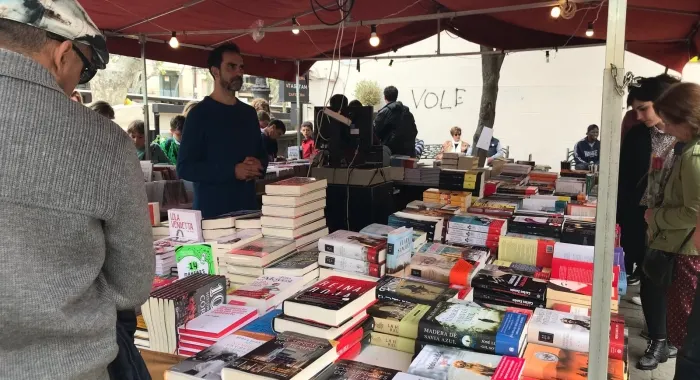 Molta varietat en la venda de llibres a Arenys