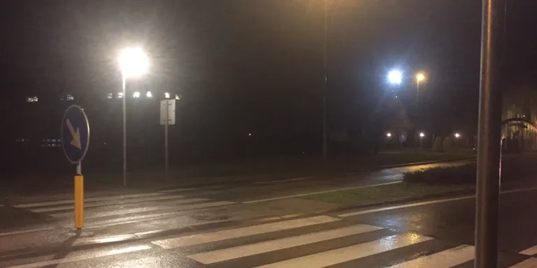 L'Ajuntament de la Seu il·lumina dos passos de vianants per millorar-ne la seguretat