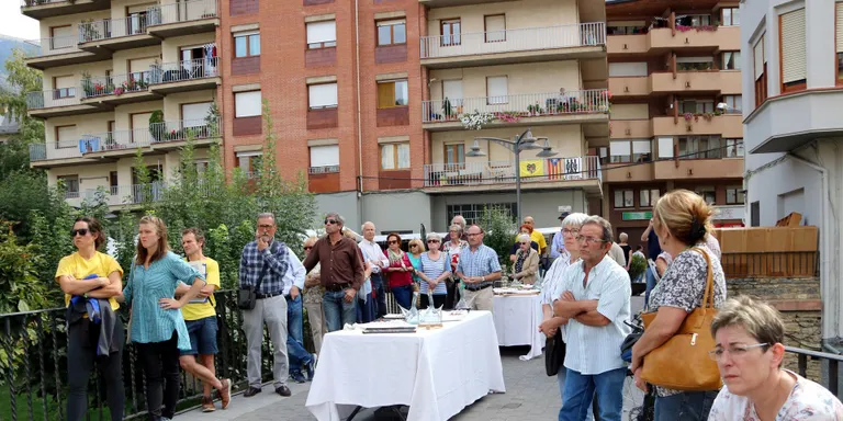 Sort recorda l'1-O amb un aperitiu i un manifest