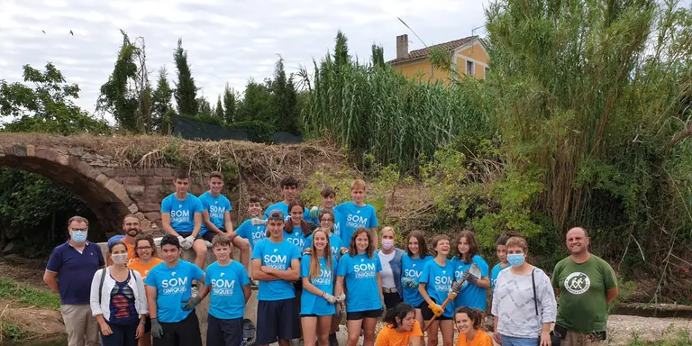 Diverses autoritats visiten el camp de treball de Joventut als Torrents