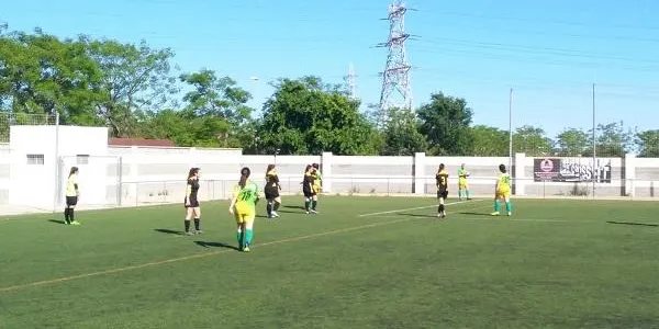 Les abelles deixen escapar dos punts contra el Constantí en el temps afegit