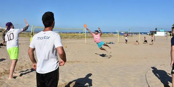 La dinamització esportiva a la platja de la Paella de Torredembarra, en marxa fins al 27 d’agost