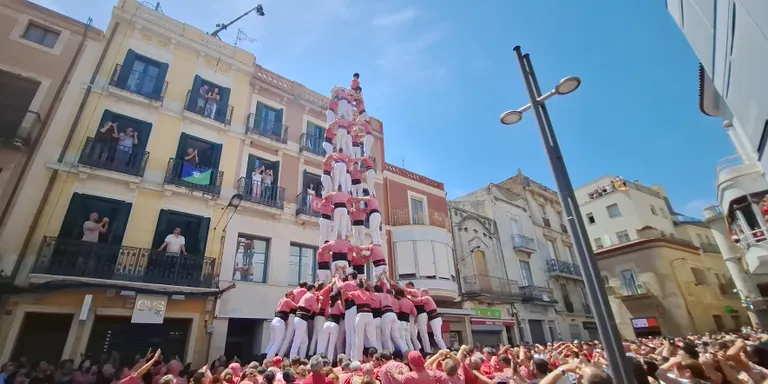 La Colla Vella carrega el 5de9 amb folre al Vendrell