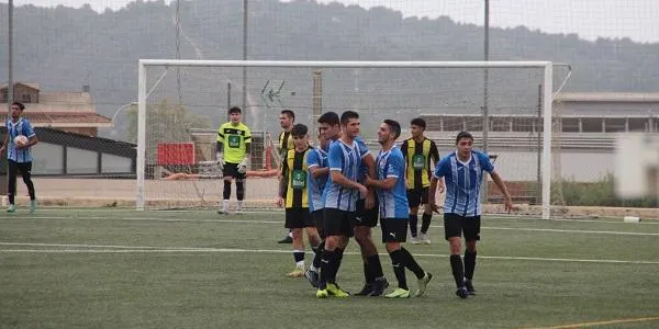 Exercici de resistència de la Riera davant el Valls (4-4)