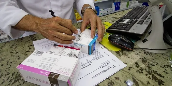 Les farmàcies arenyenques celebren que la Generalitat s’hagi posat al dia en el pagament dels medicaments