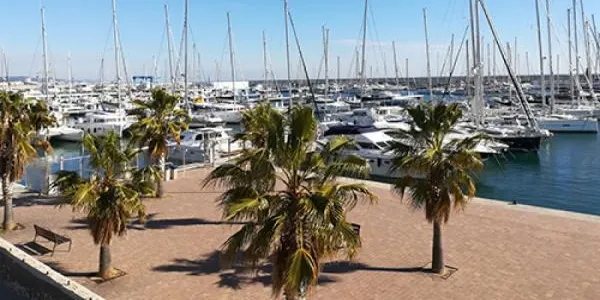 Troben el cos sense vida d'una persona al port de Roda de Berà
